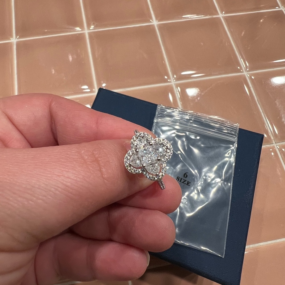 Elegant Silver Women's Ring